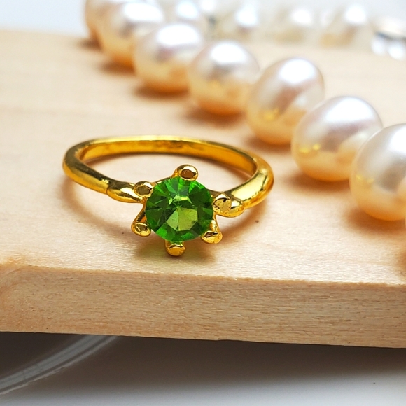 💫5/$25 Gold Stunning Ring - Picture 1 of 5